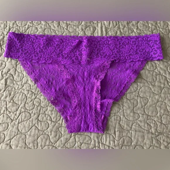 Bright purple lace panty - Picture 1 of 2